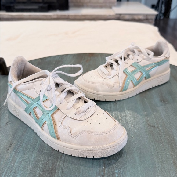 Asics Shoes - SICS Women’s Size 6 White Gel Sneakers Casual Lace Up Athletic Shoes